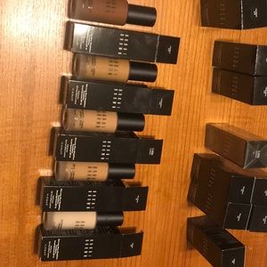 Bobbi Brown Skin Long-Wear Weightless Foundation SPF15 NIB